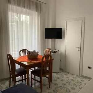 https://queen-carolinas-homes-apartments-in-old-town.hotels-amalfi.com